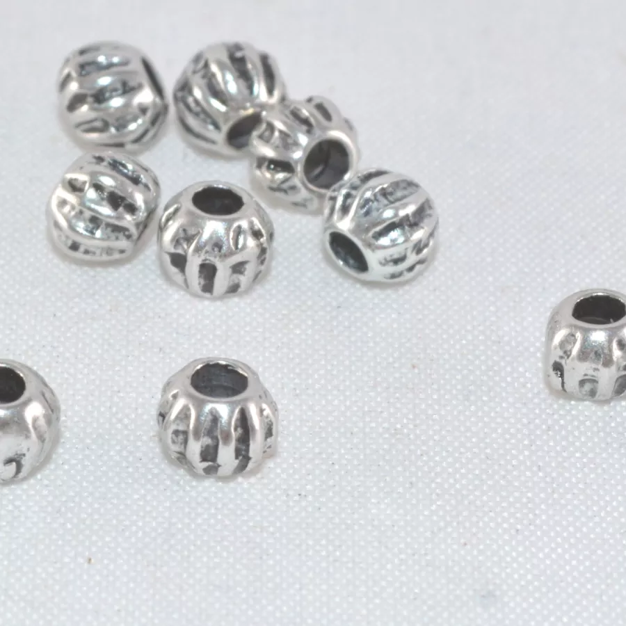 Petit perle en métal