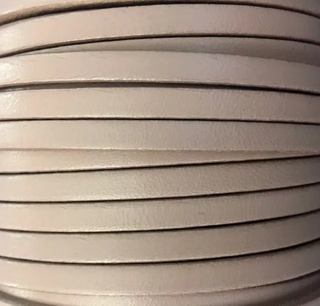 Cuir de veau 5mm Candy sans bordures noires - Rose poudré