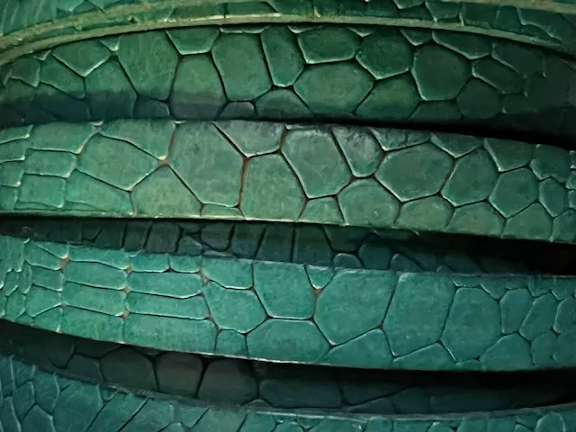 Cuir de Veau motif cailloux 10mm-NOUVLLES COULEURS - Vert turquoise