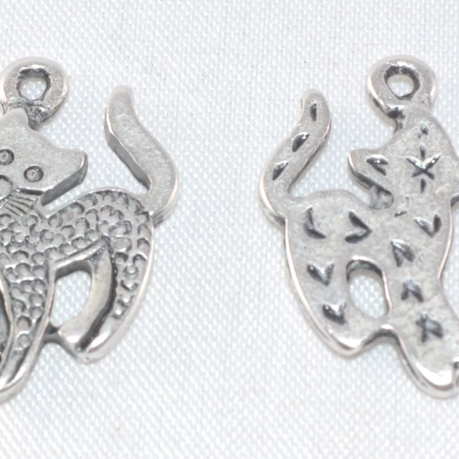 Pendant chat avec dos rond