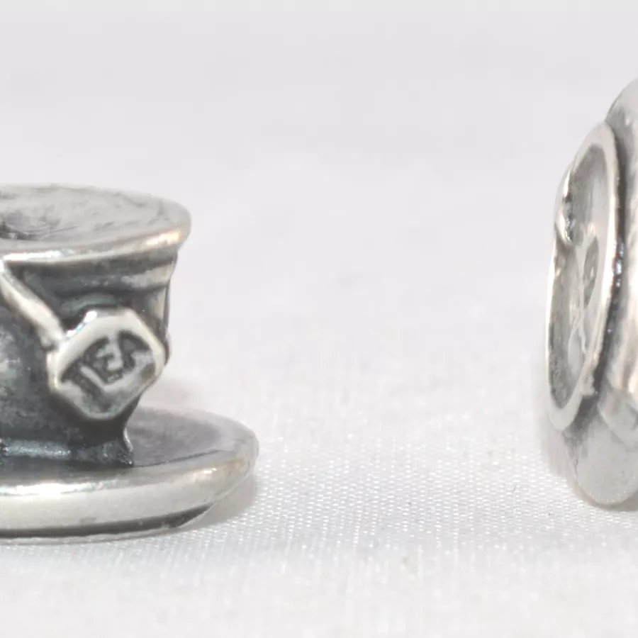 Pendant tasse avec soucoupe