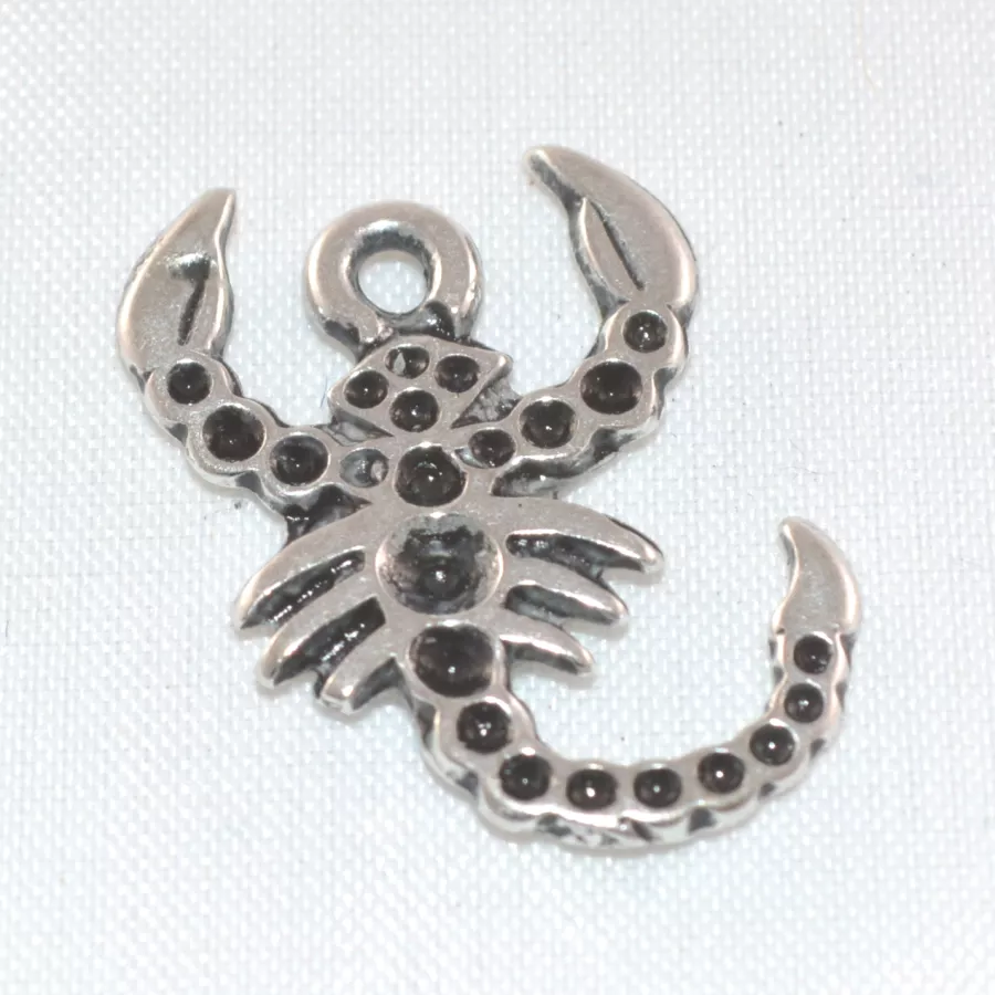 Pendant scorpion