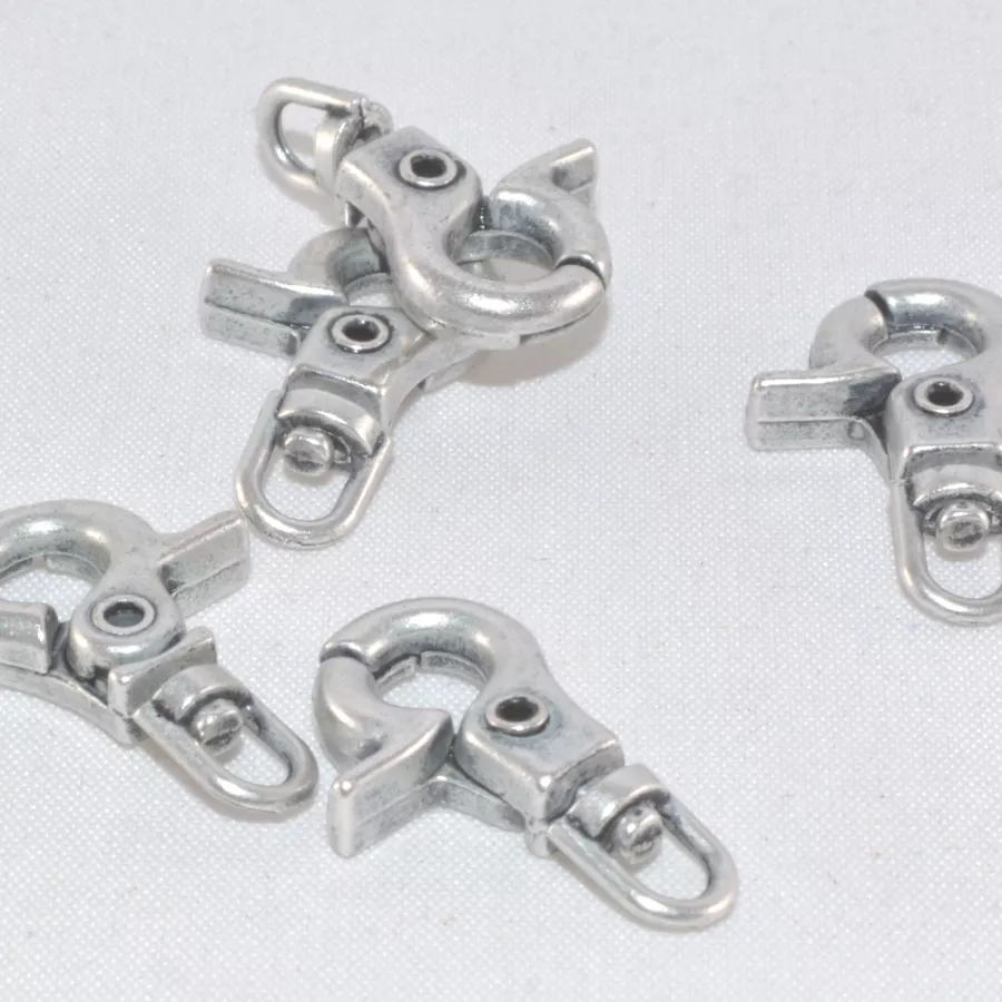 Mousquetons stylisés