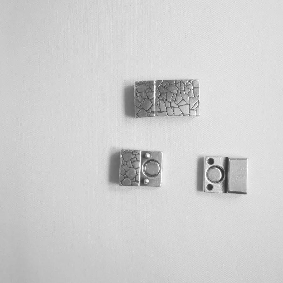 Fermoir aimanté en étain motif craquelé pour cuir plat 10mm - Argent