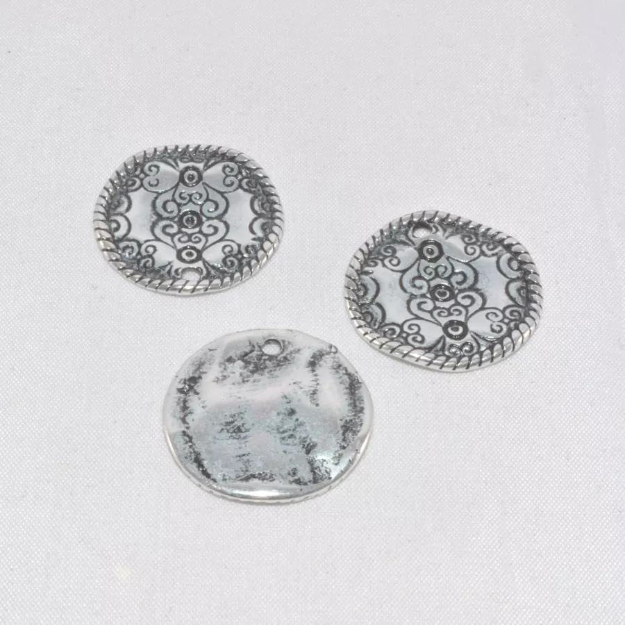 Pendant médaillon avec arabesque