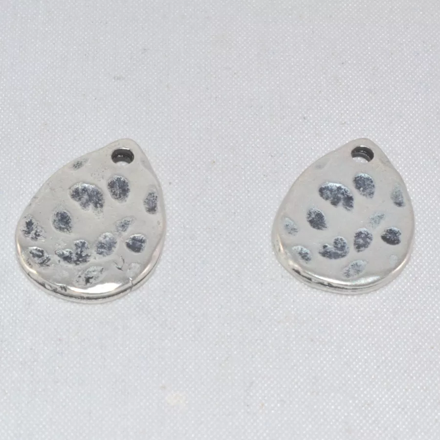 Pendant médaille forme poire martelé