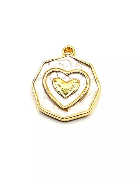 Pendant médaille hexagonale coeur en laiton émaillé - Blanc perlé