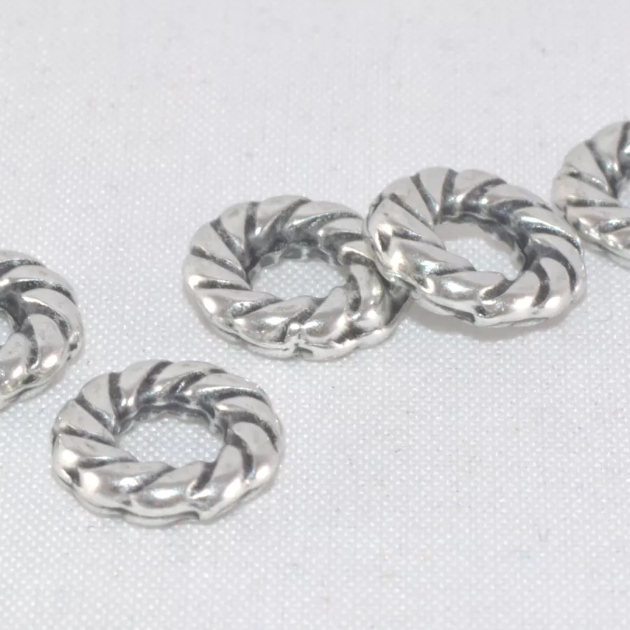 Petit cercle torsadé