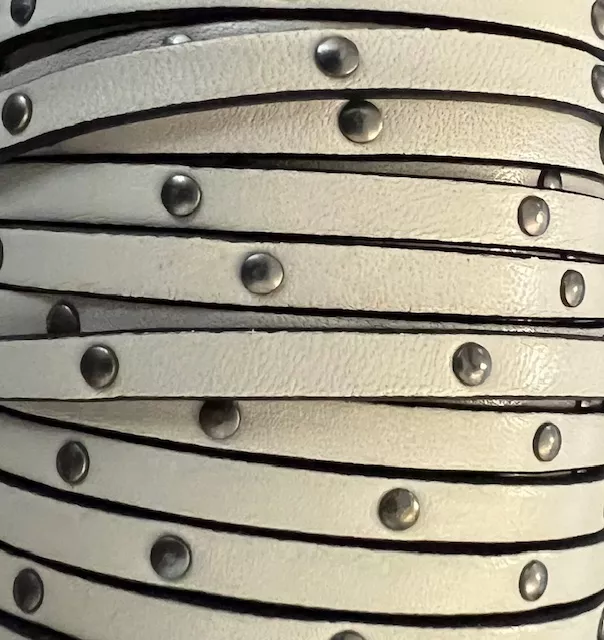 Cuir de veau clouté 5mm-NOUVELLES COULEURS - Beige claire