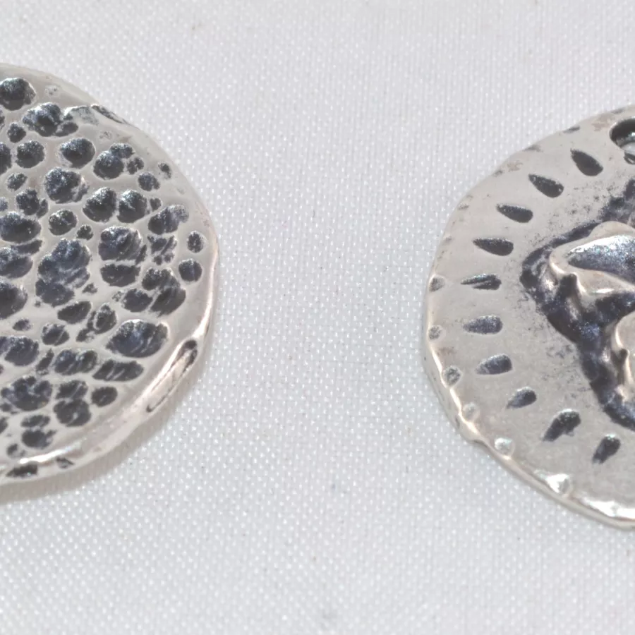 Pendant medaille fleur