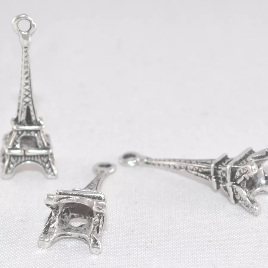 Pendant la Tour Eiffel