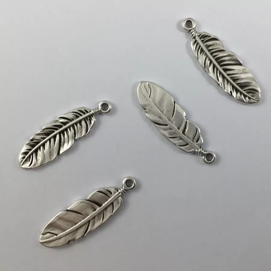 10 Plumes de grande taille en pendant