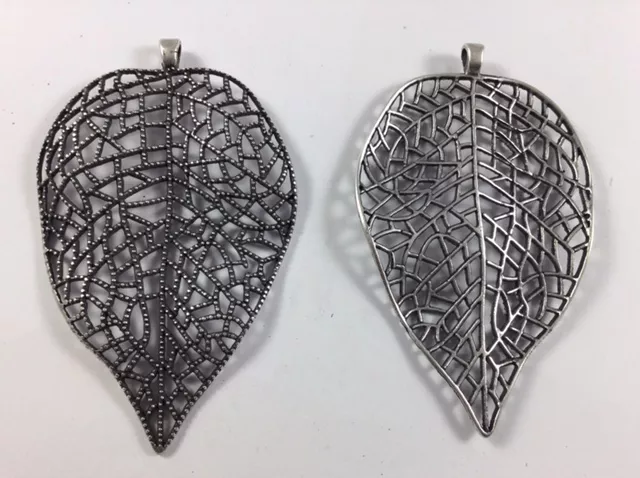 Grande feuille ajourée en pendant