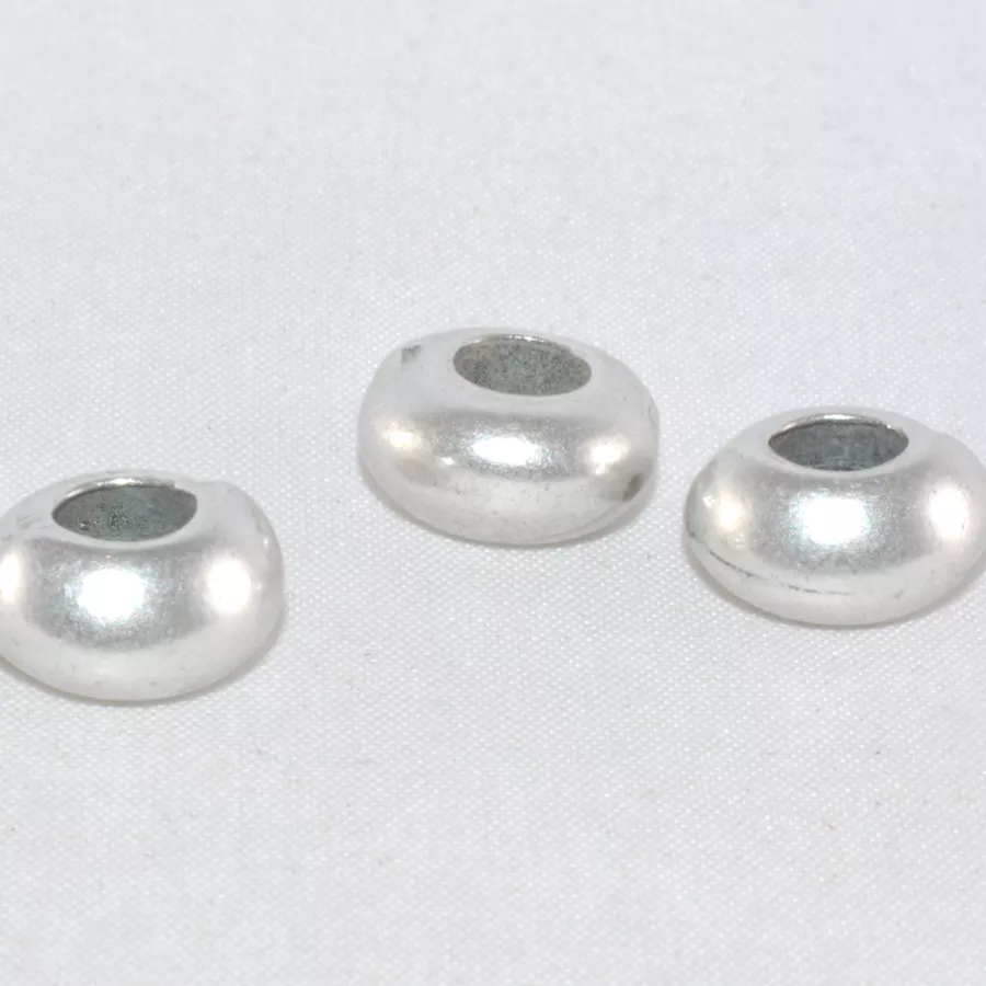 Perles en zamac plaqué argent 10mm de diamètre externe et 5 mm interne