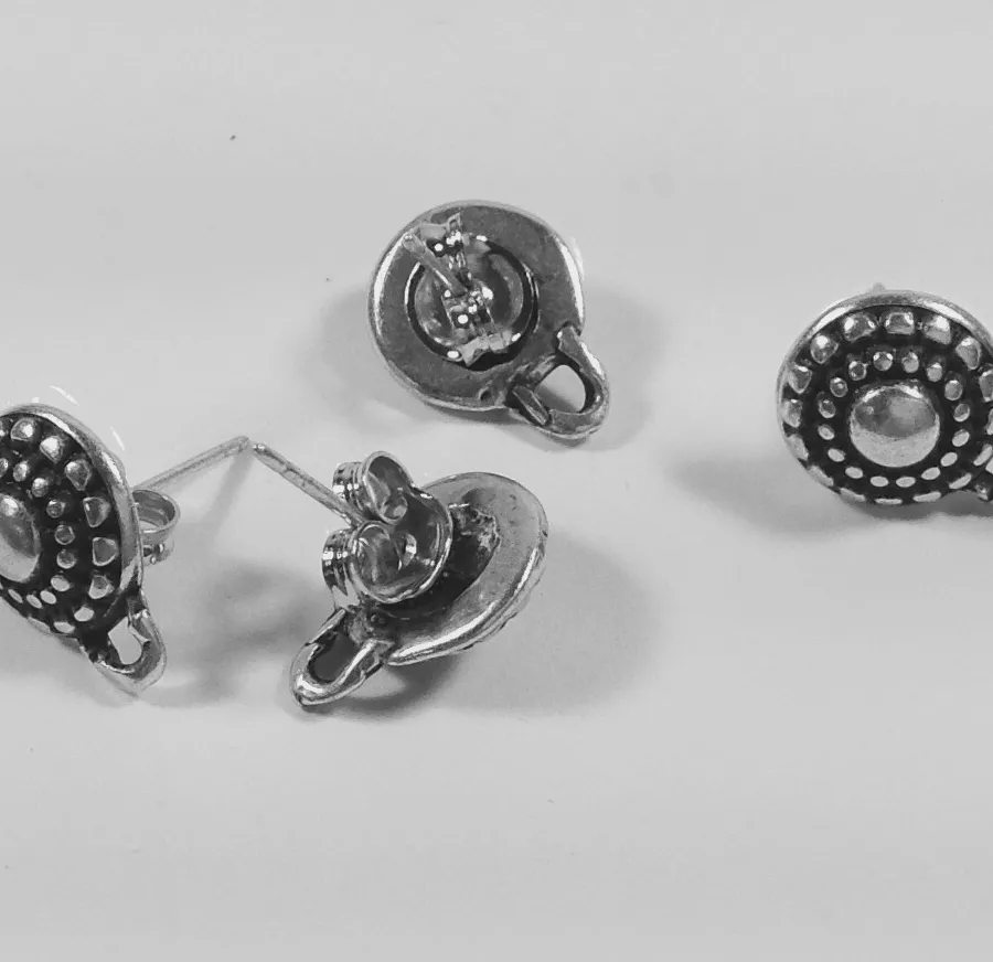 Boucles d'oreilles à clous avec motif