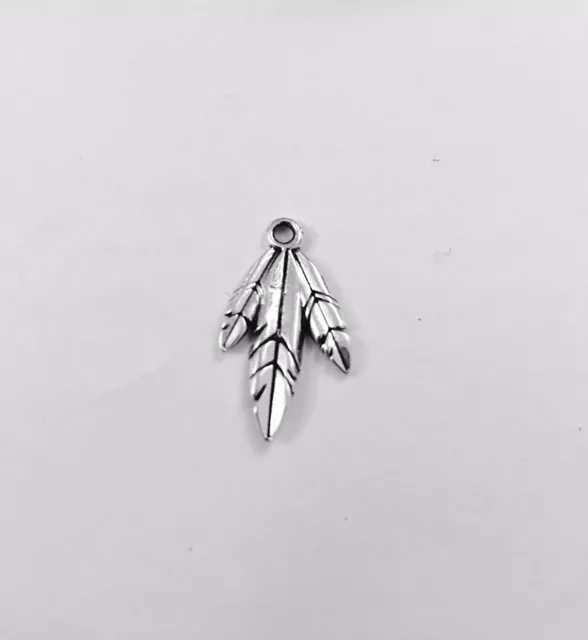 Pendant plume et ses petits en étain fab. FR