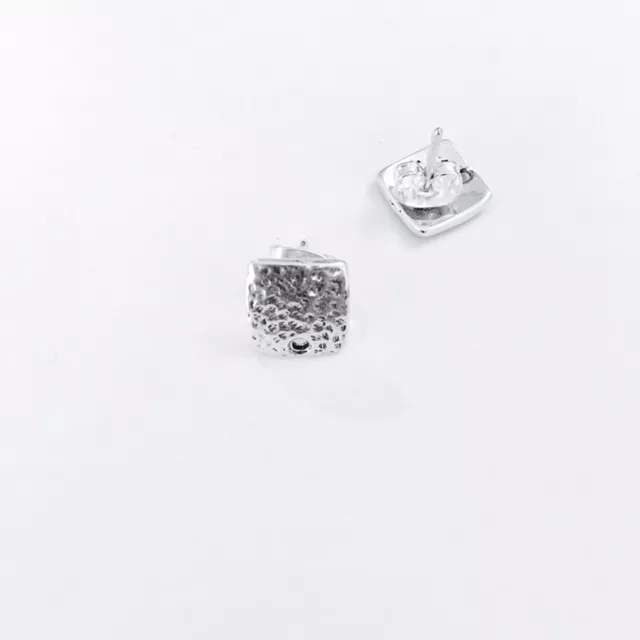 Boucle d'oreille martelé petit carré en étain 