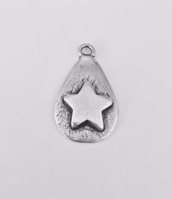 Pendant étoile sur la goutte