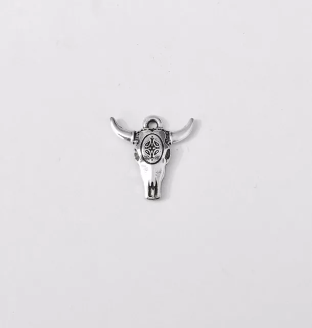Petit pendant tête de buffle avec motif