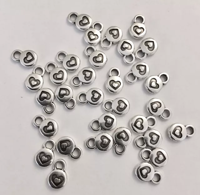 petit pendant pastille avec coeur dessus 6 mm