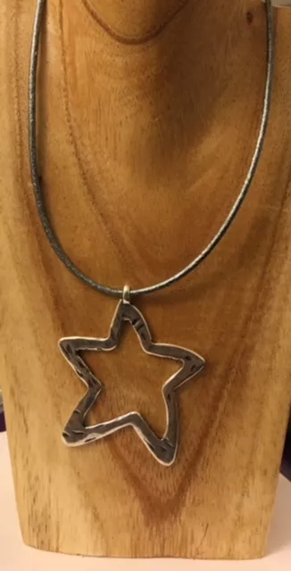 Pendant grande étoile martelé
