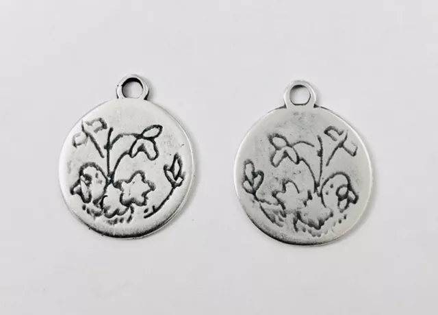 Pendant médaille motif fleur