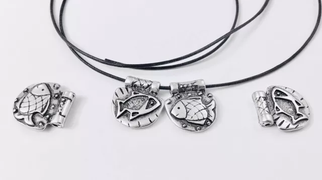 Pendant poisson double face, motifs différents