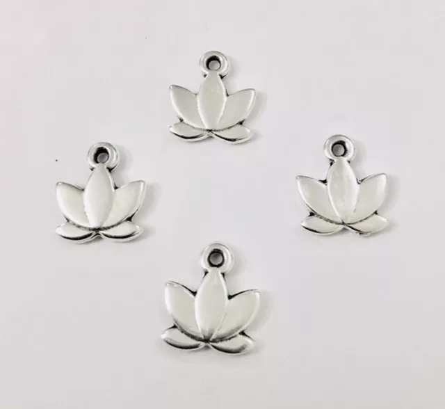 Pendant  petit lotus 10.30 x 11.30mm