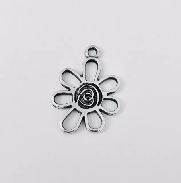 Pendant fleur 17.45 x 21 mm