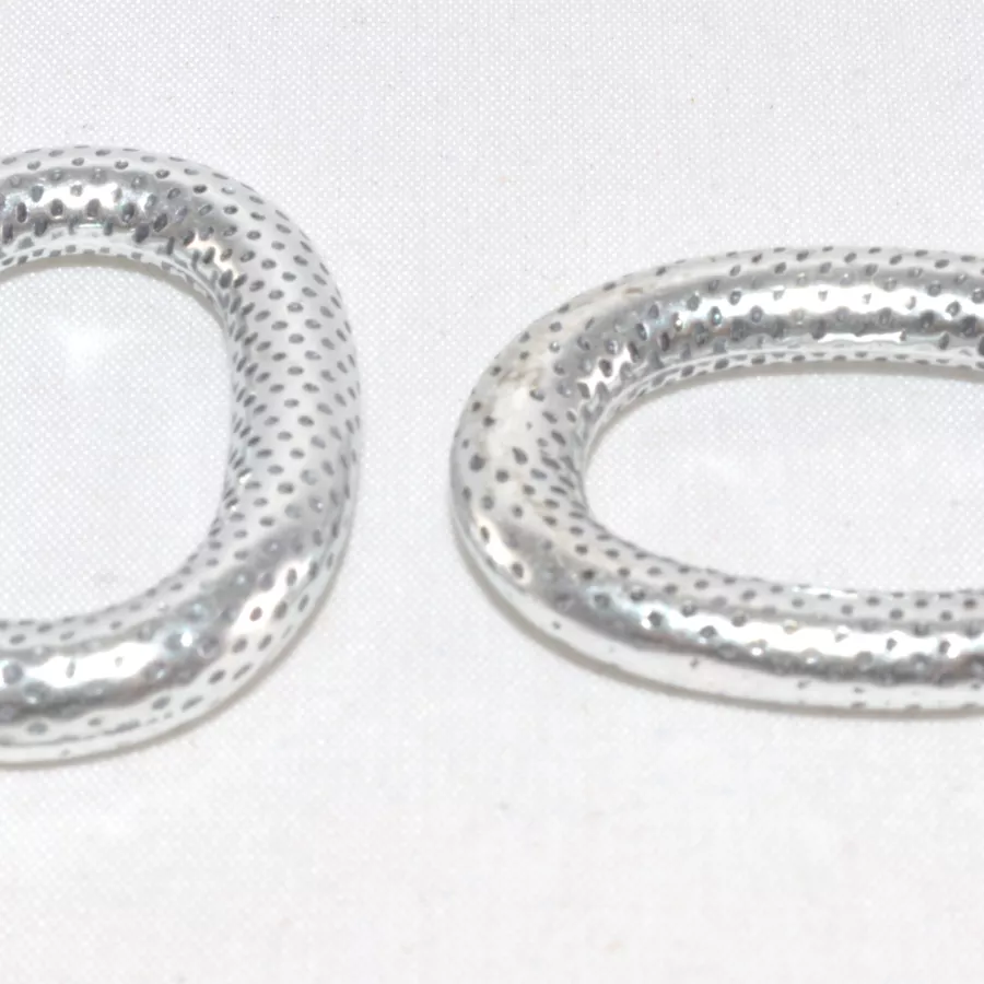 Intercalaire oval massif avec des points