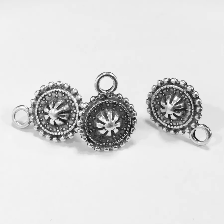 Boucle d’oreille à clous en zamac plaqué argent