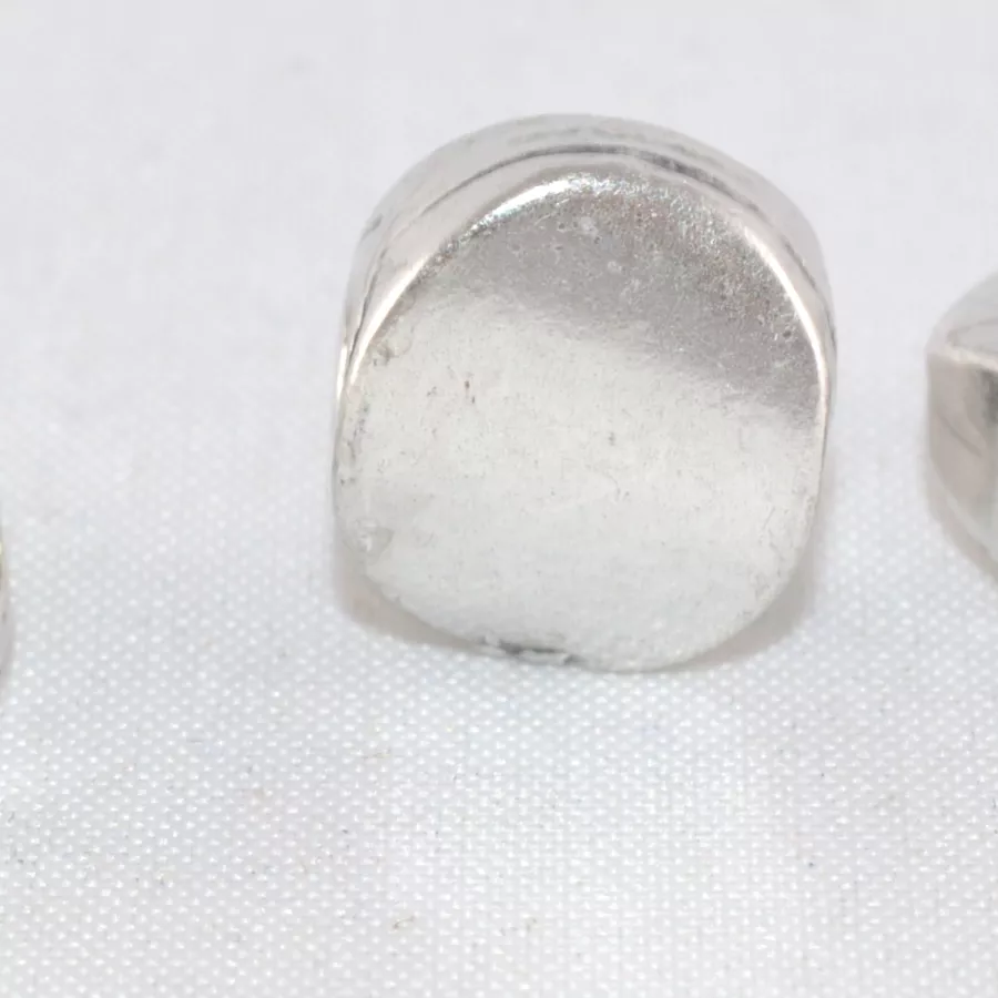 Intercalaire  traversant