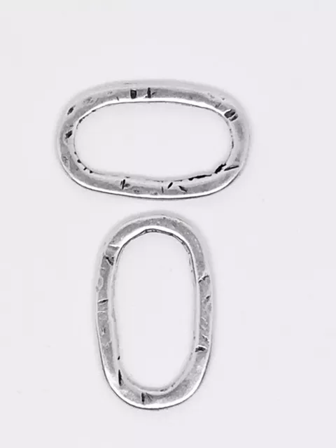 Cercle ovale plat martelé 26.50 x 16.50mm