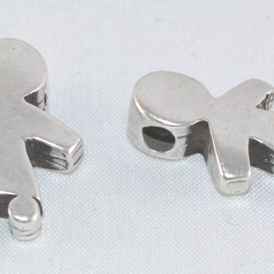 Fille intercalaire traversant