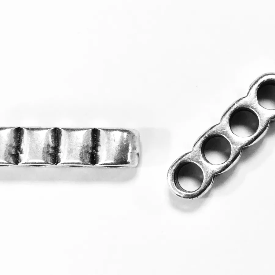 Intercalaire à quatre trous 