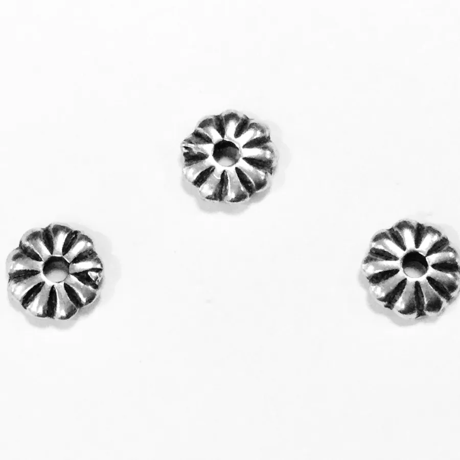 Intercalaire pastille forme fleur trou central 1.5mm