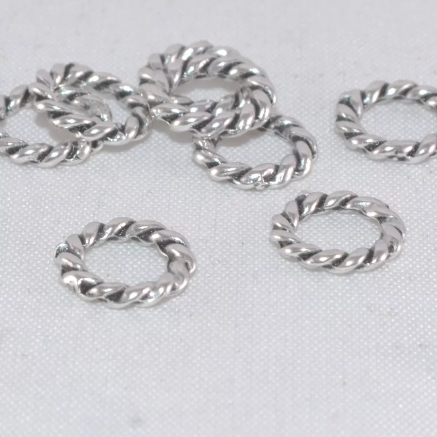 anneaux fermés torsadés