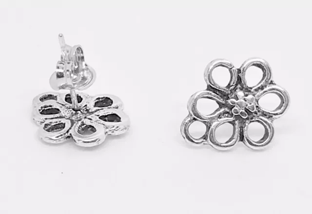 Boucles d'oreilles à clous motif fleur avec anneau 