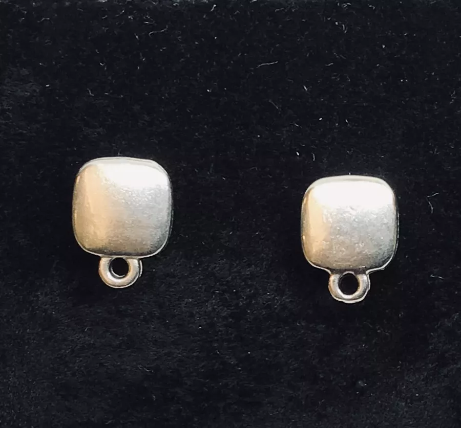 Boucle d’oreille à clou carrée et lisse avec anneau