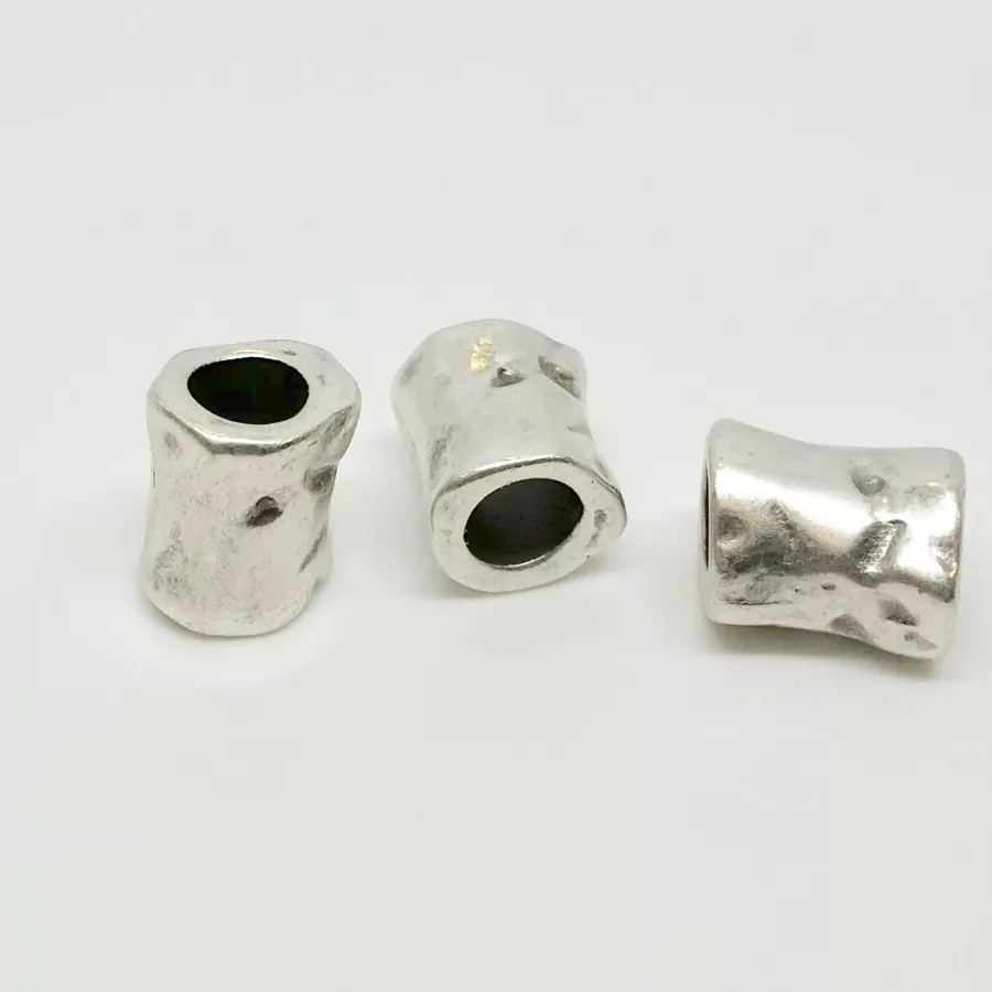 Intercalaire cylindrique martelé  avec  trou 6mm