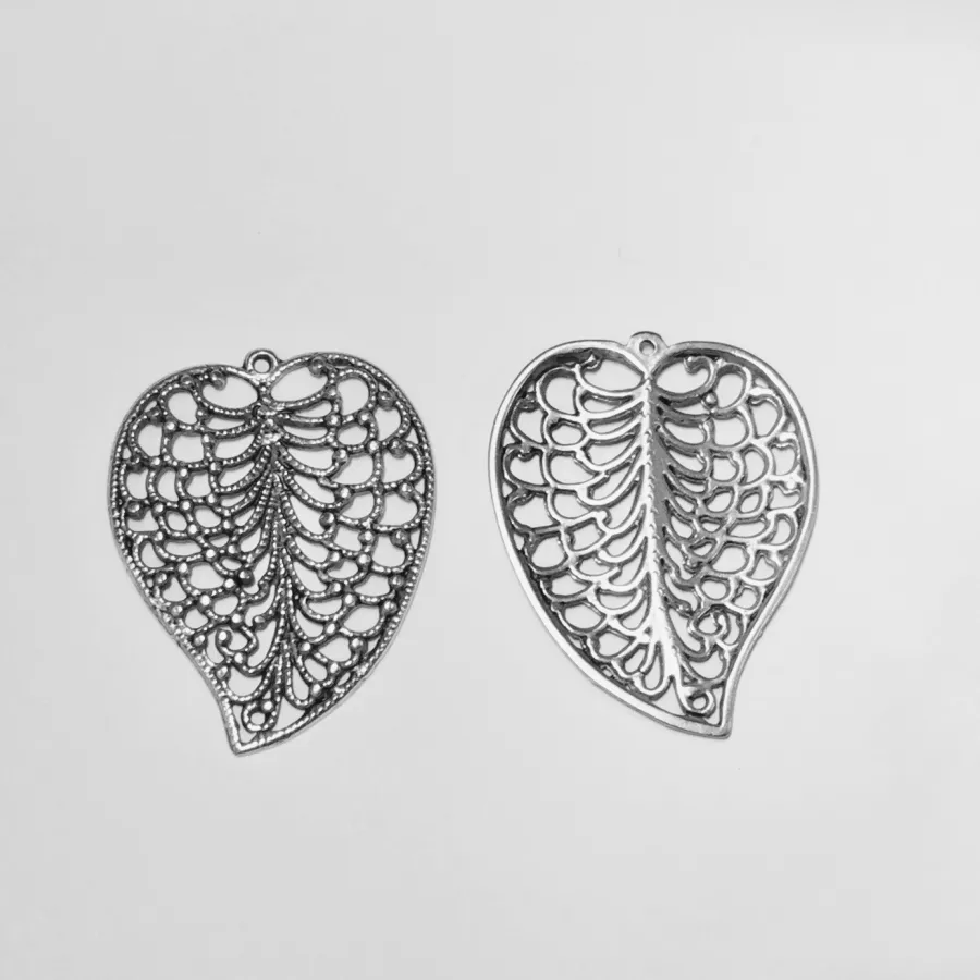 Pendant feuille ajourée 