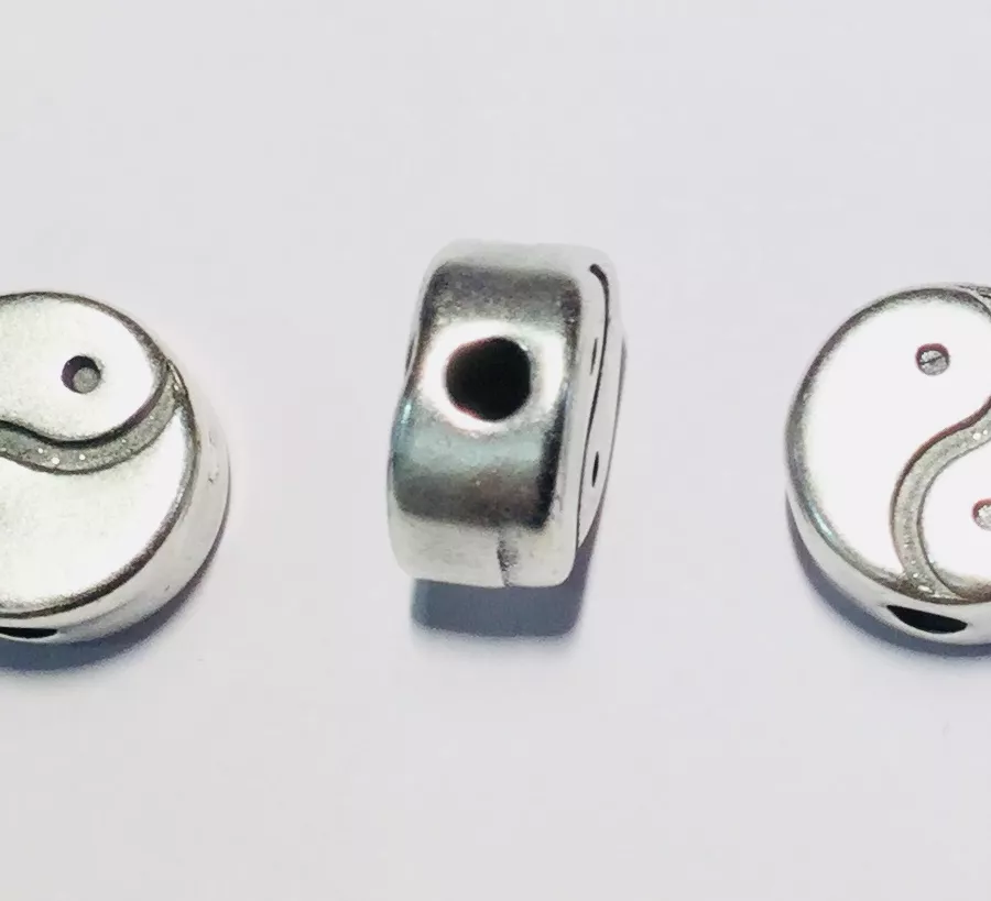 Intercalaire traversant Yin et Yang