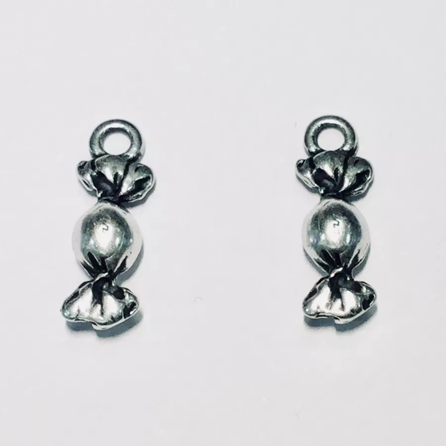 Petit pendant forme bonbon enveloppé 