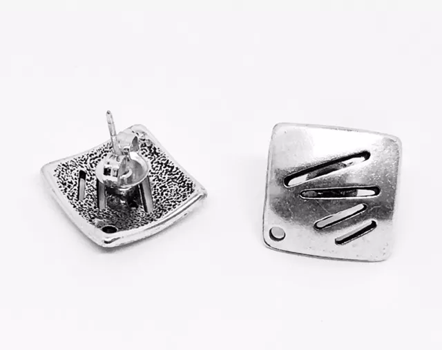 Boucles d'oreilles carré à clous avec motif