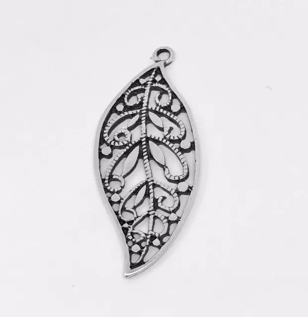 Pendant feuille ajourée