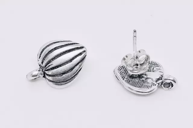 Boucles d'oreilles à clous avec motif 