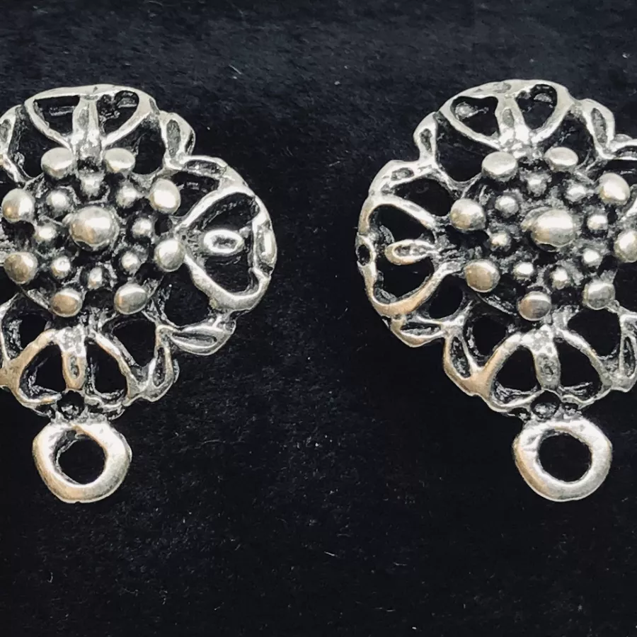 Boucle d’oreille à clou forme fleur 