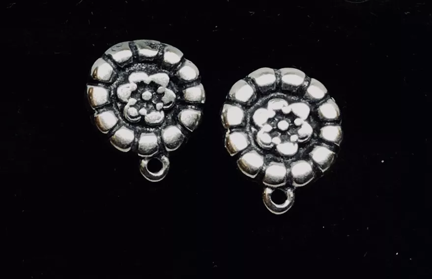 Boucle d’oreille fleur centrale avec anneau