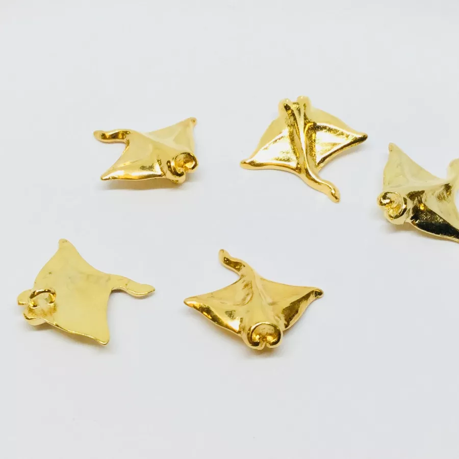 Pendant Manta doré à l’or fin en étain 