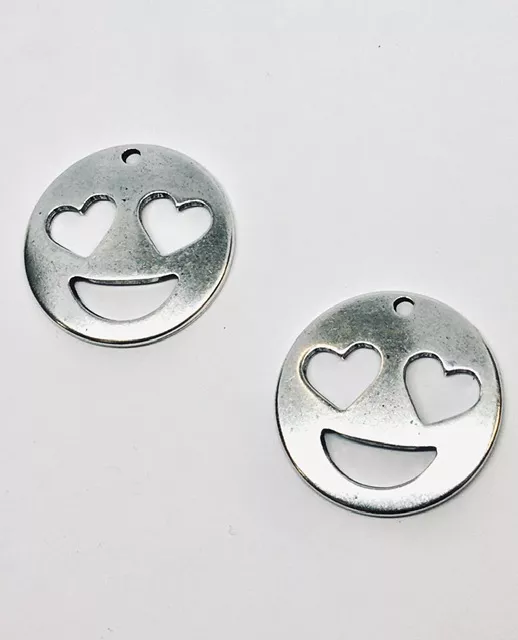 Pendant visage yeux coeurs